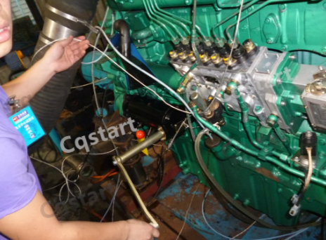 How to crank a mechanical spring starter for engine energy storage